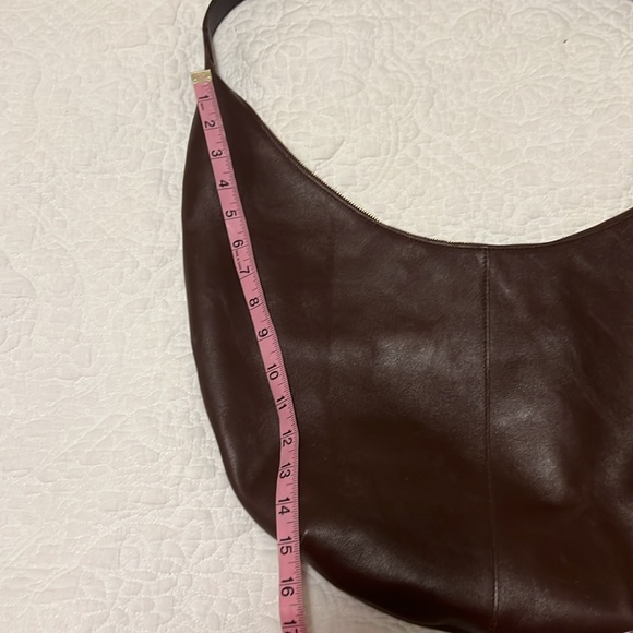 Madewell Essential Curve Shoulder Bag - Picture 3 of 10